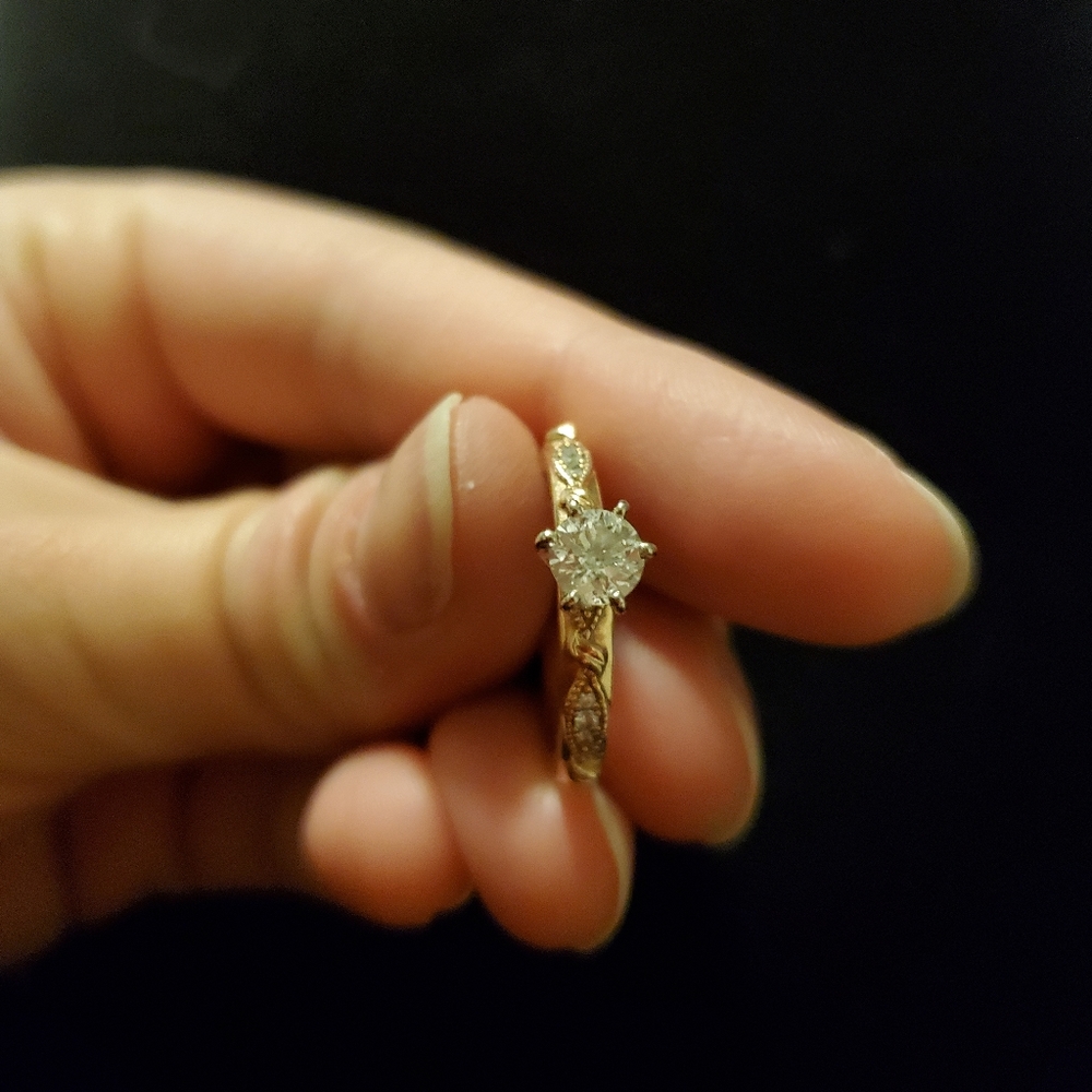 Engagement ring - Picture 3 of 5